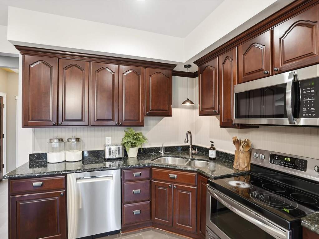 5 Bedroom Single Family Home/House's Image 16