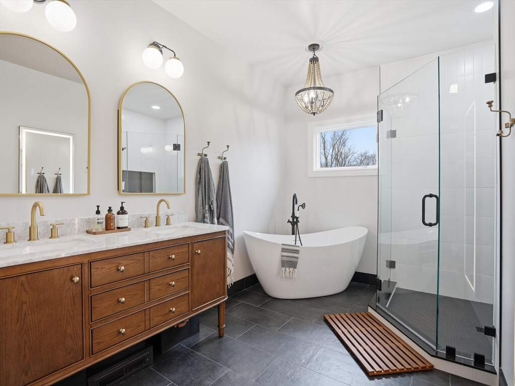 5 Bedroom Single Family Home/House's Image 29