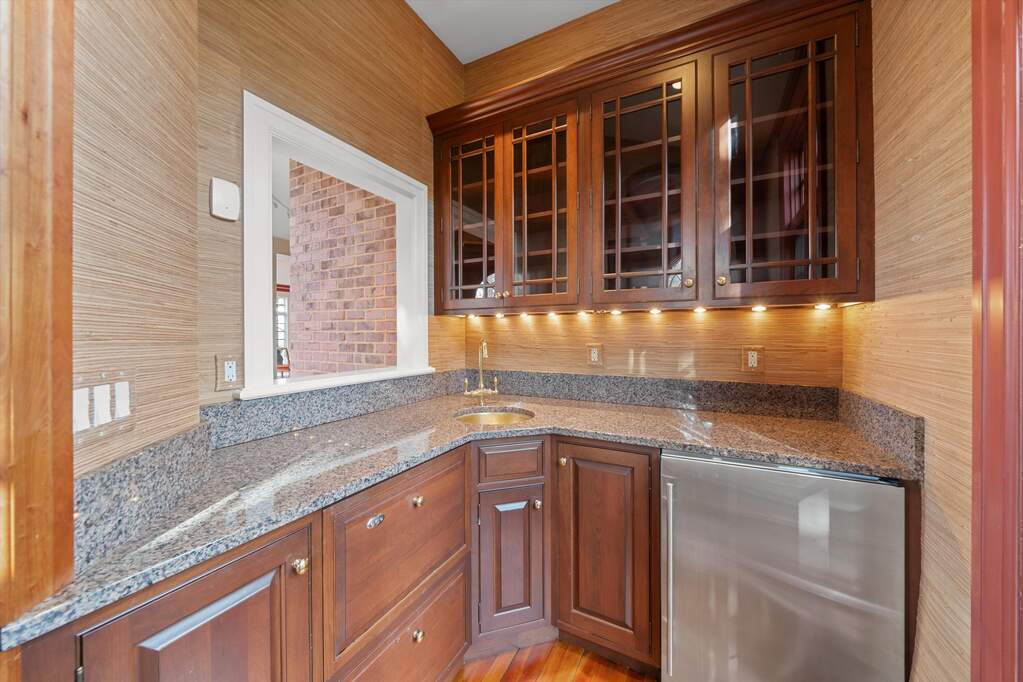 4 Bedroom Single Family Home/House's Image 18