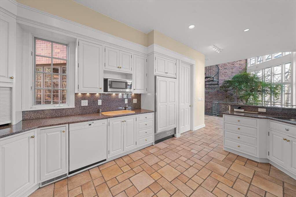 4 Bedroom Single Family Home/House's Image 28