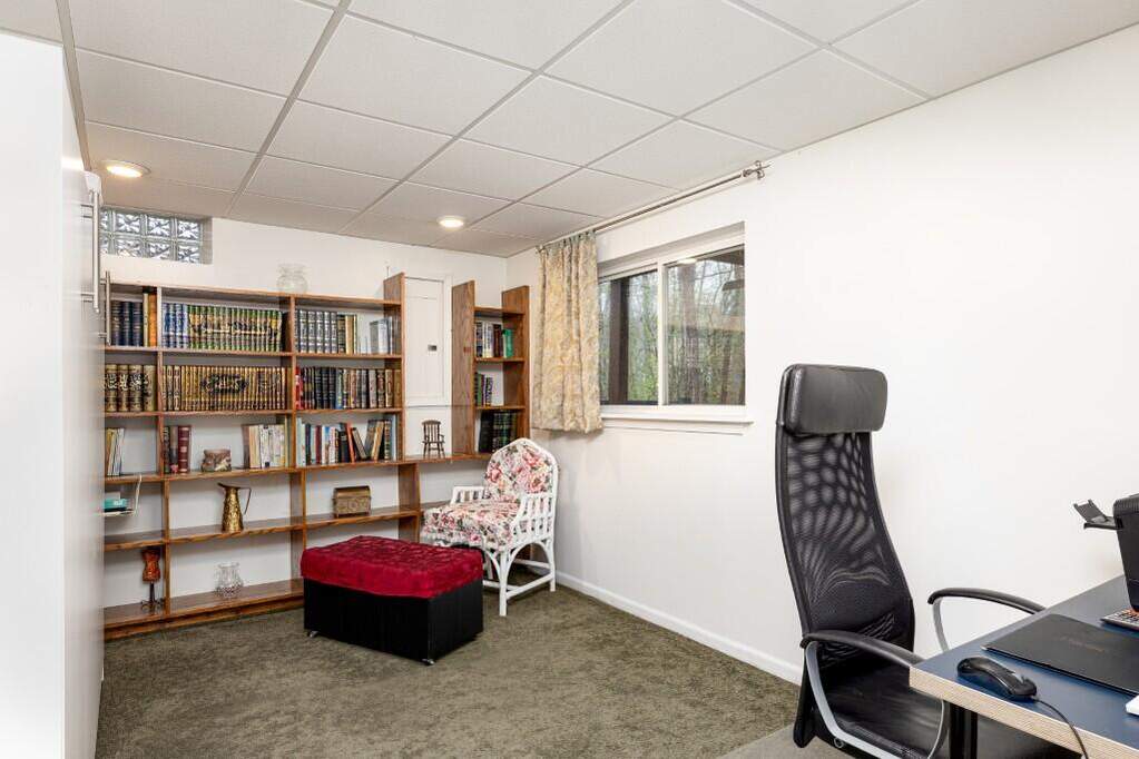 5 Bedroom Single Family Home/House's Image 33