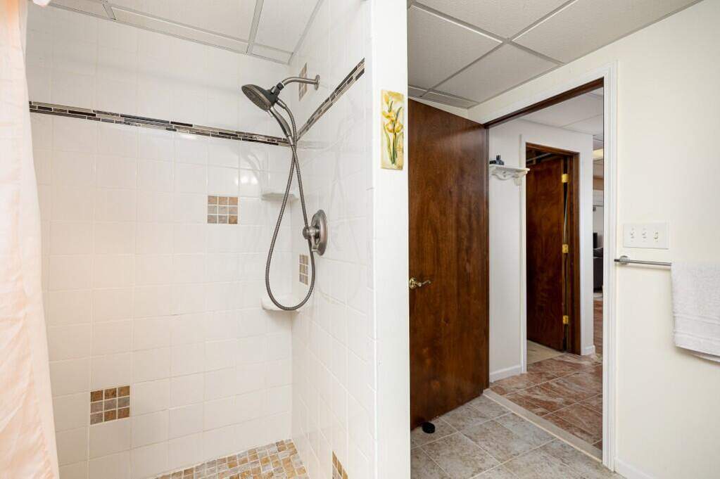 5 Bedroom Single Family Home/House's Image 40