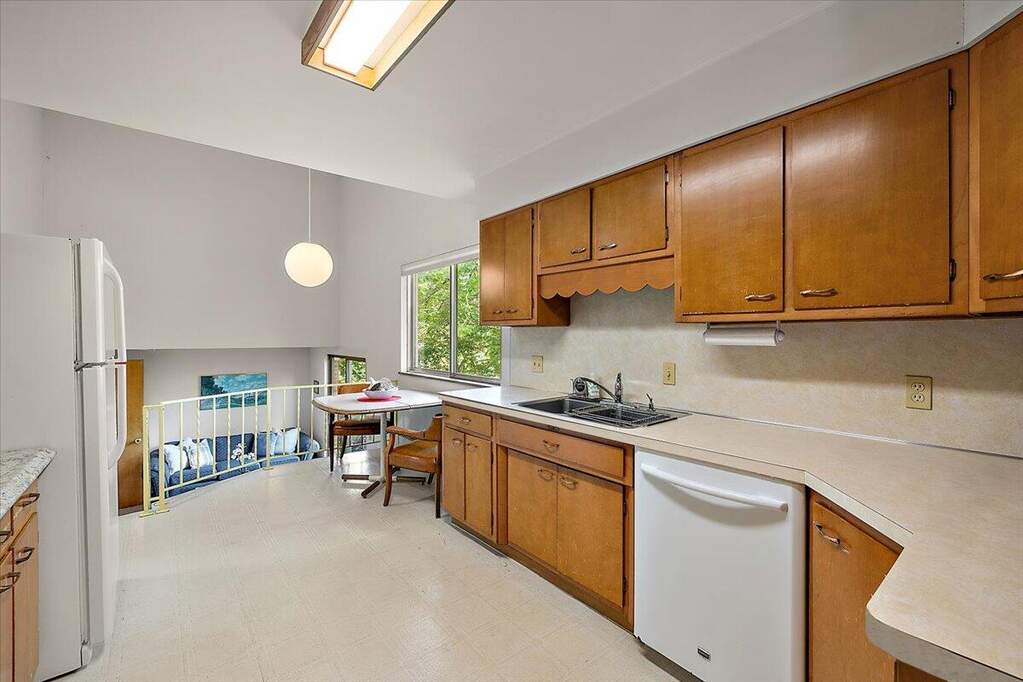4 Bedroom Single Family Home/House's Image 14