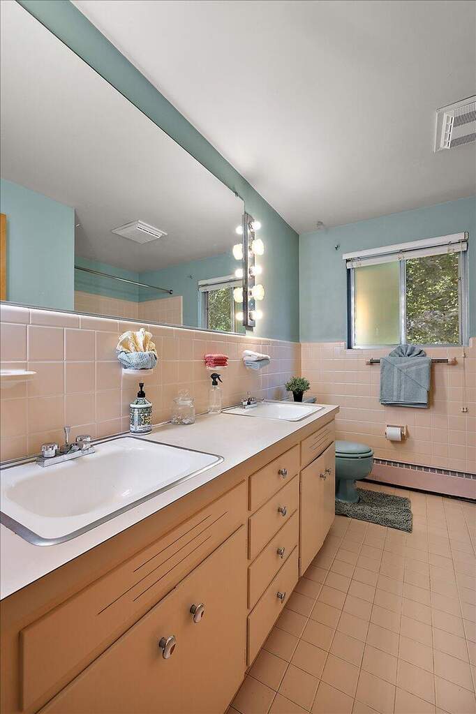 4 Bedroom Single Family Home/House's Image 27
