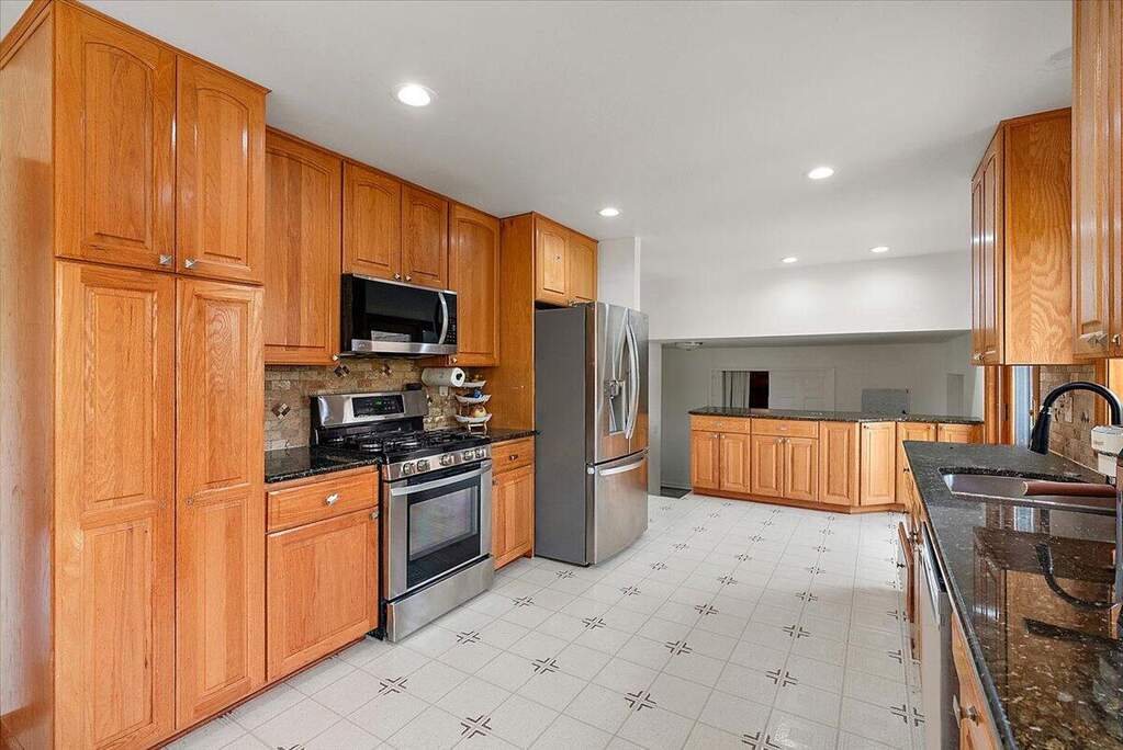 4 Bedroom Single Family Home/House's Image 7