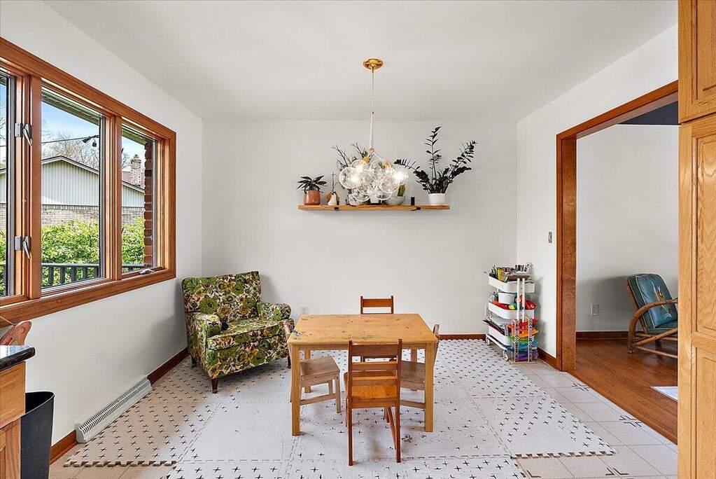 4 Bedroom Single Family Home/House's Image 6