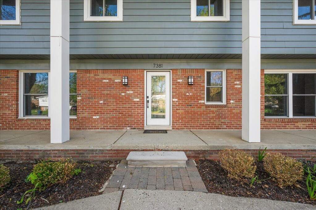 03-7381 Cathedral Dr-3