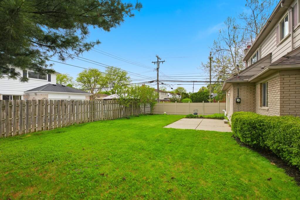 4 Bedroom Single Family Home/House's Image 3