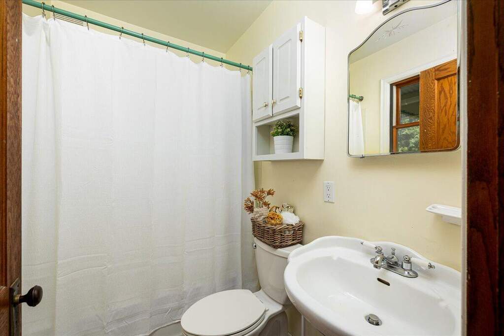 4 Bedroom Single Family Home/House's Image 30
