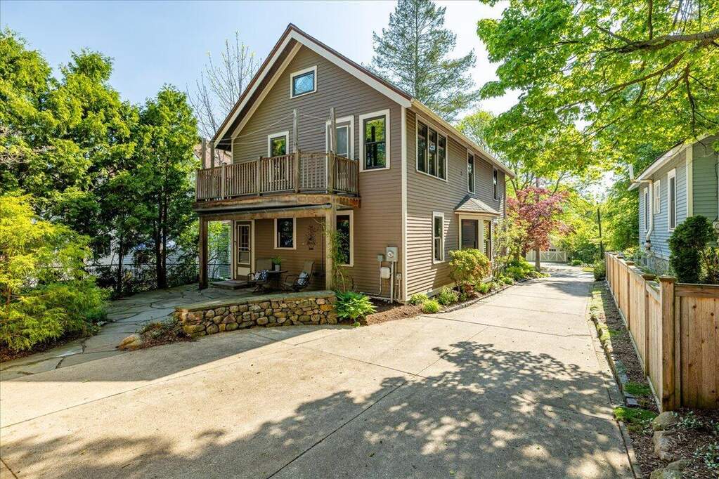 4 Bedroom Single Family Home/House's Image 84