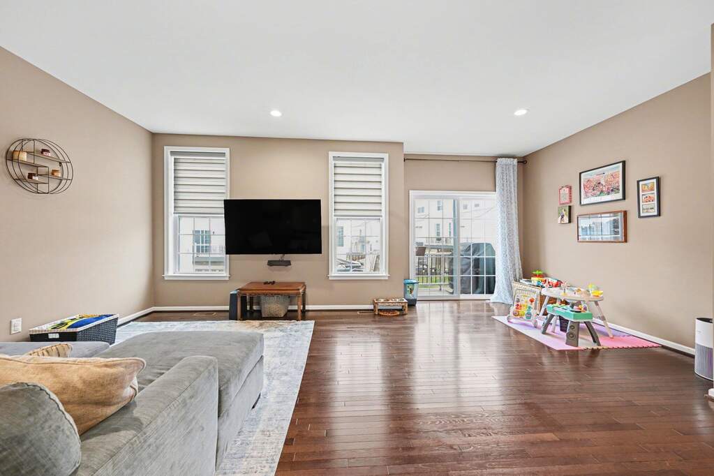 4 Bedroom Villa/Townhouse's Image 9