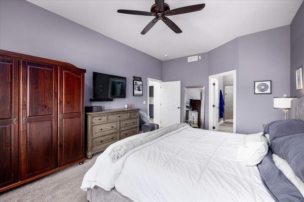 5 Bedroom Single Family Home/House's Image 15