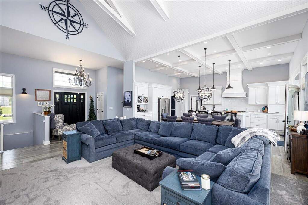 5 Bedroom Single Family Home/House's Image 3