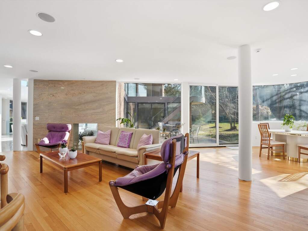 4 Bedroom Single Family Home/House's Image 7