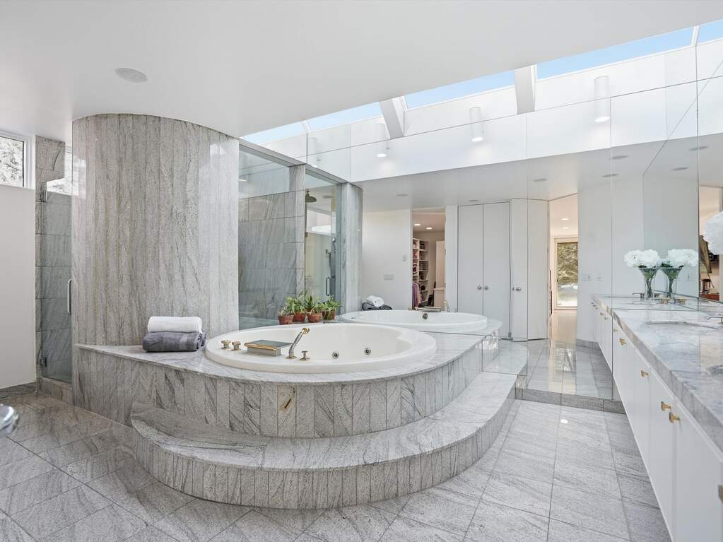 4 Bedroom Single Family Home/House's Image 22