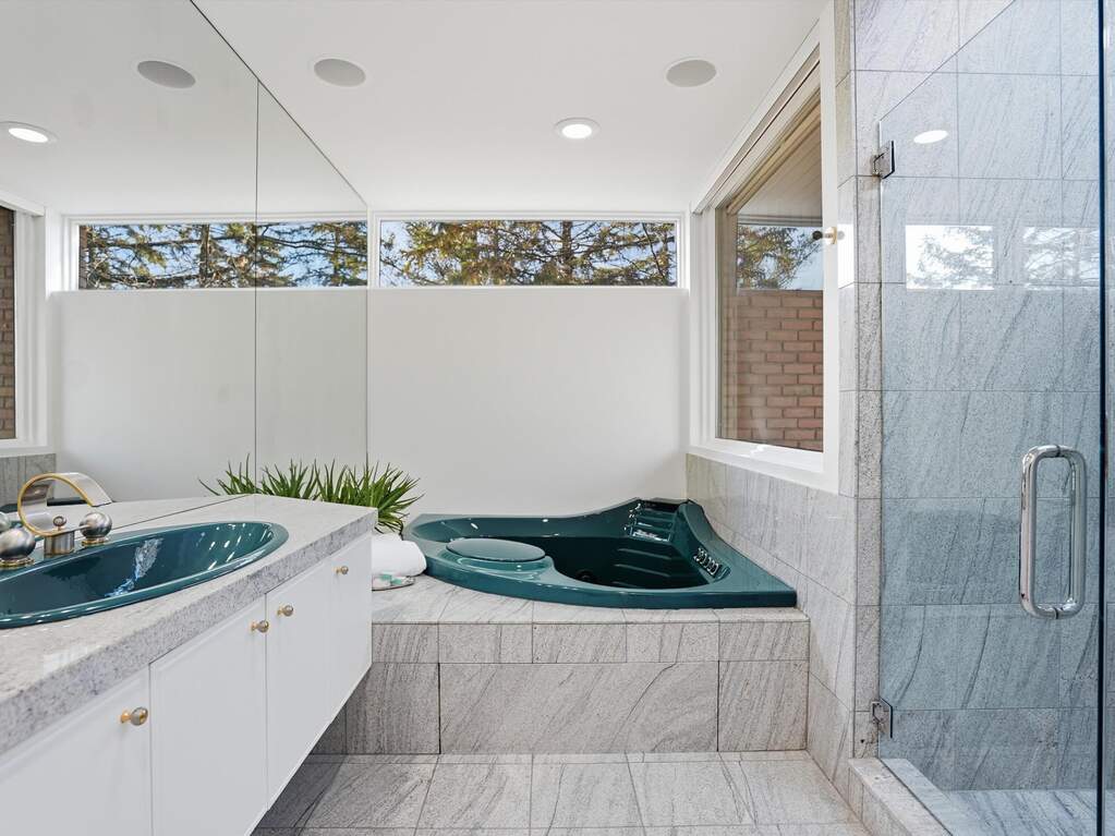 4 Bedroom Single Family Home/House's Image 34