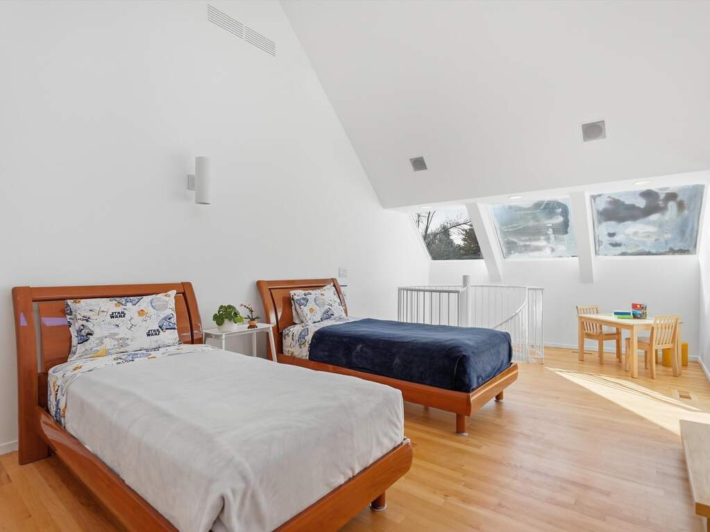 4 Bedroom Single Family Home/House's Image 38