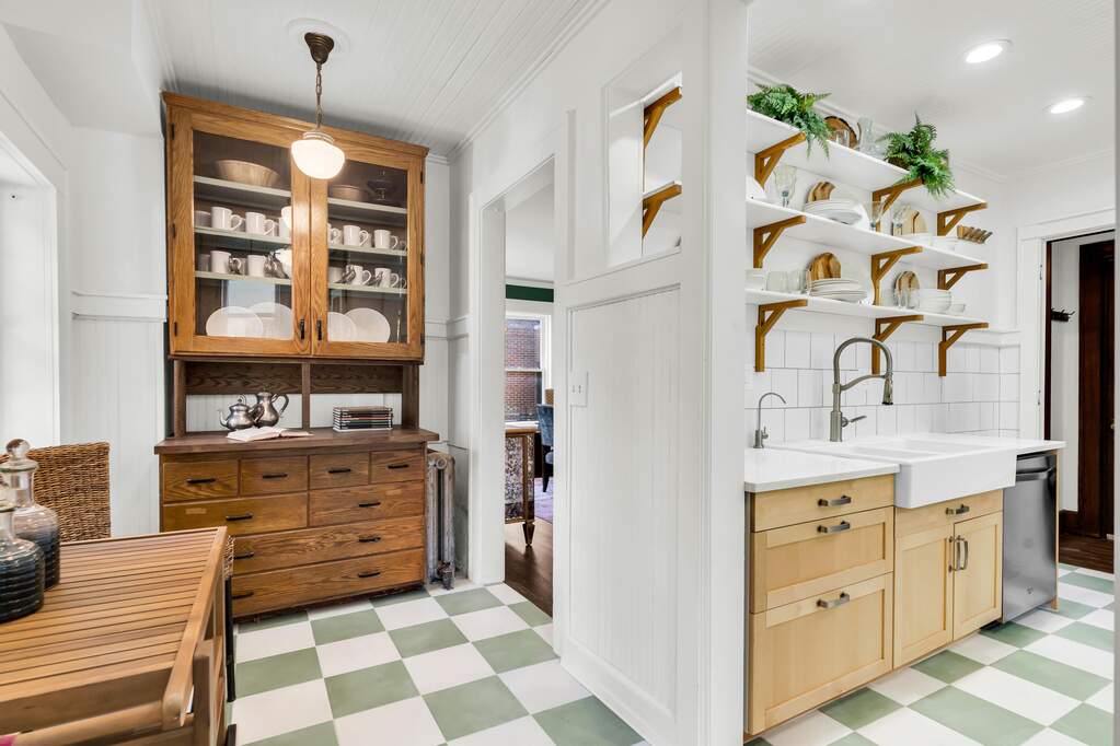 5 Bedroom Single Family Home/House's Image 22
