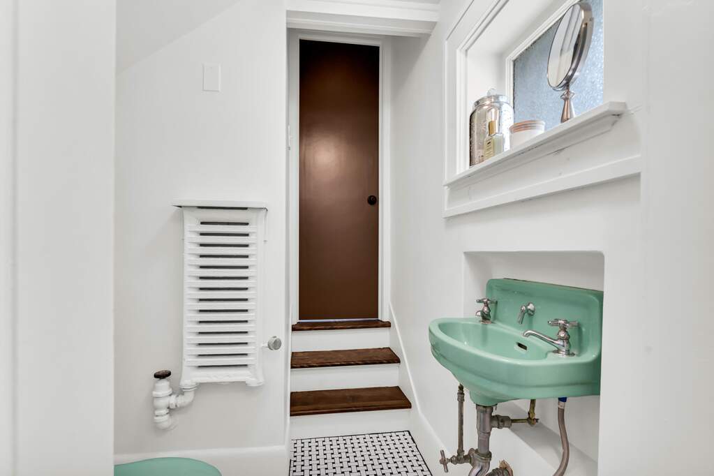 5 Bedroom Single Family Home/House's Image 26