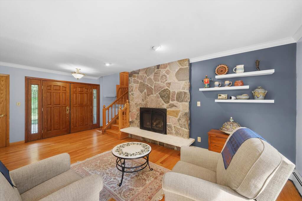 4 Bedroom Single Family Home/House's Image 9