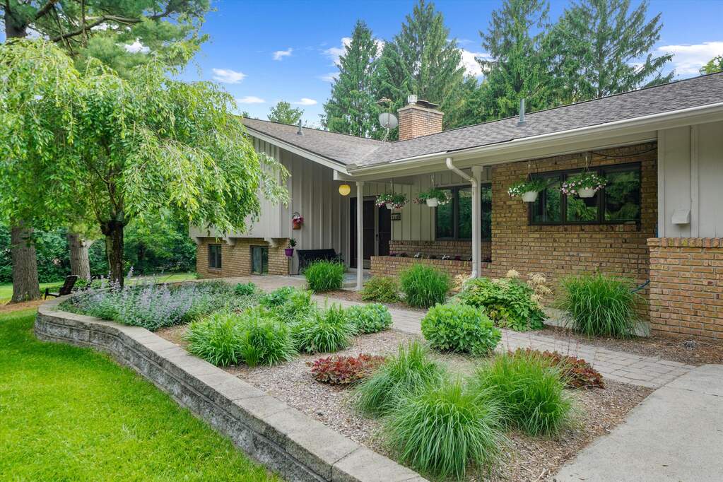 4 Bedroom Single Family Home/House's Image 4
