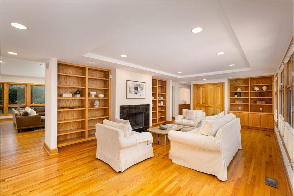 5 Bedroom Single Family Home/House's Image 7