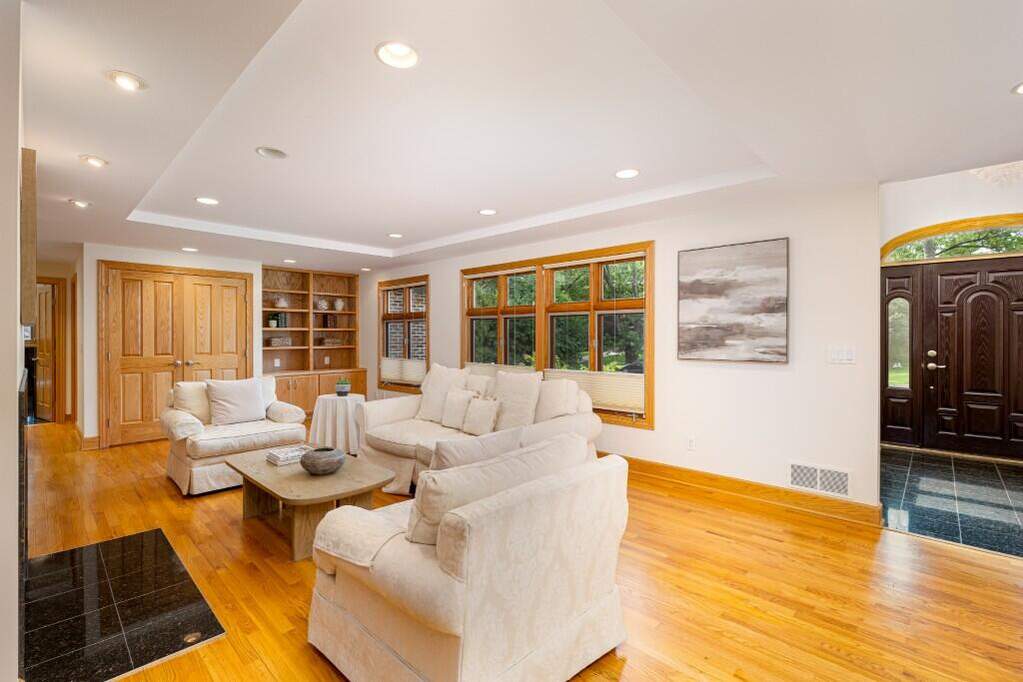 5 Bedroom Single Family Home/House's Image 8