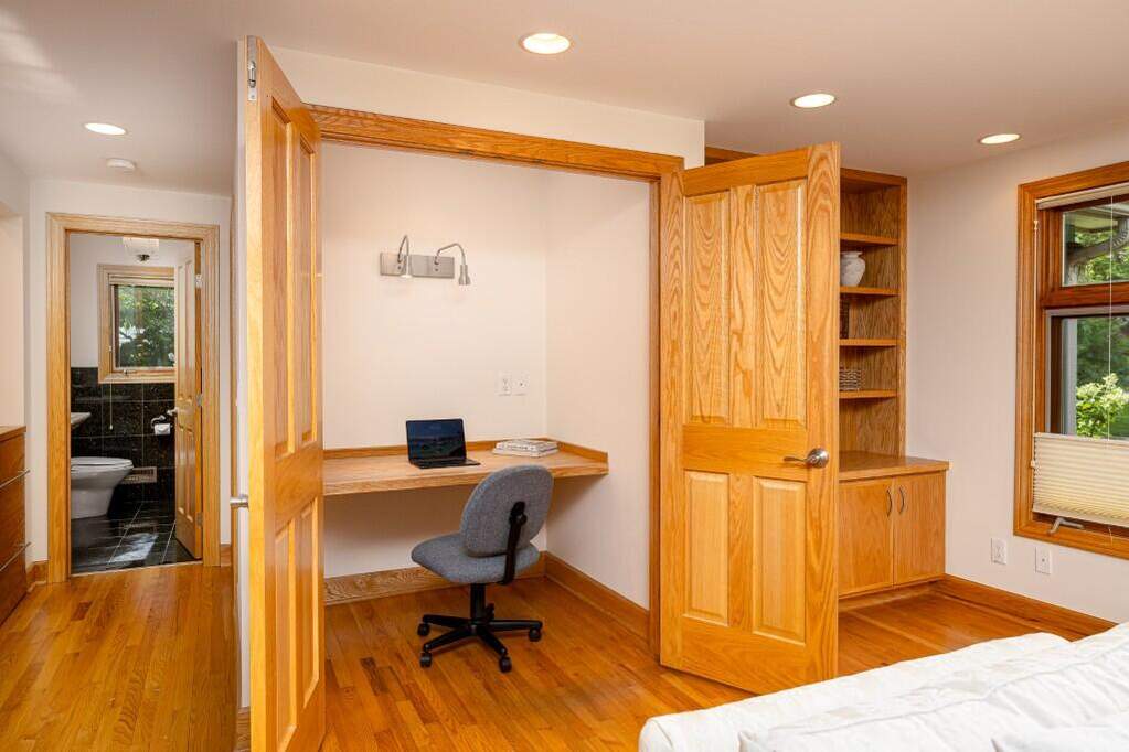 5 Bedroom Single Family Home/House's Image 11