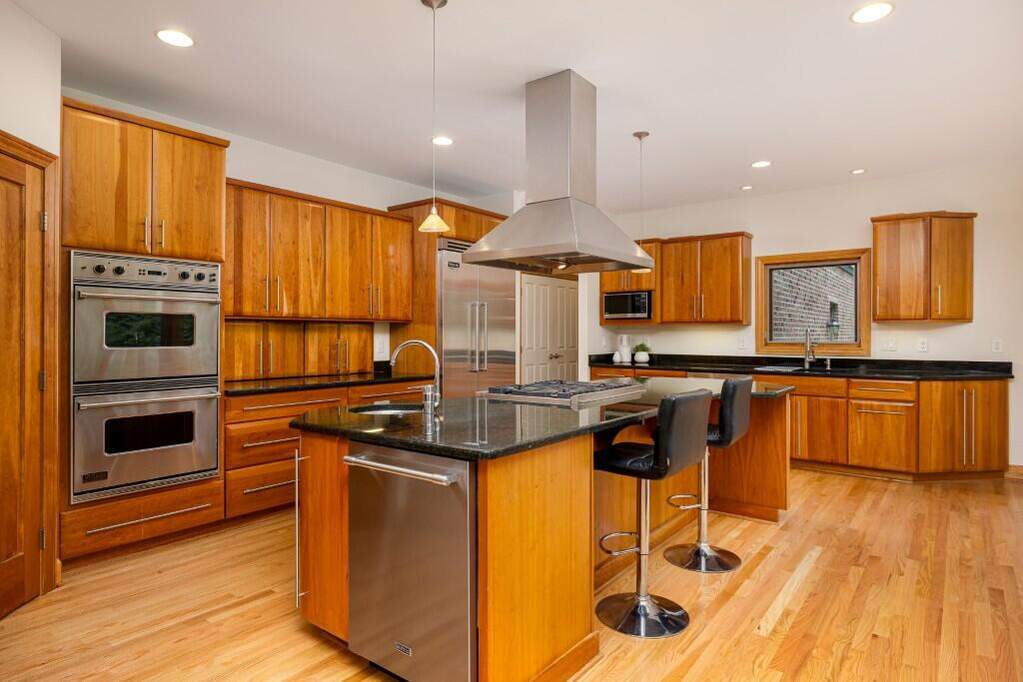 5 Bedroom Single Family Home/House's Image 16