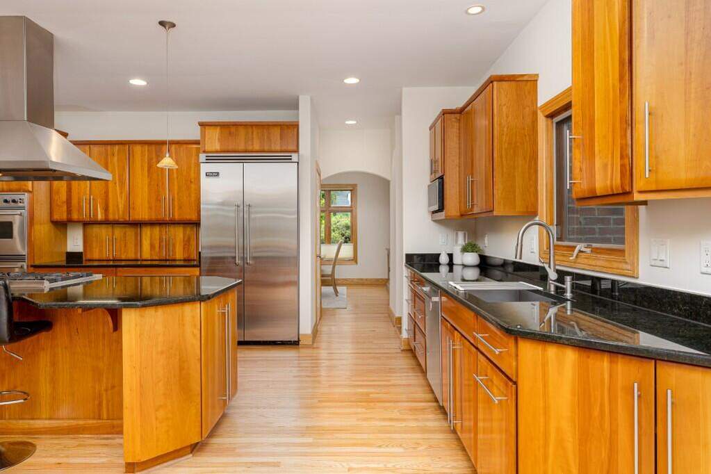 5 Bedroom Single Family Home/House's Image 17