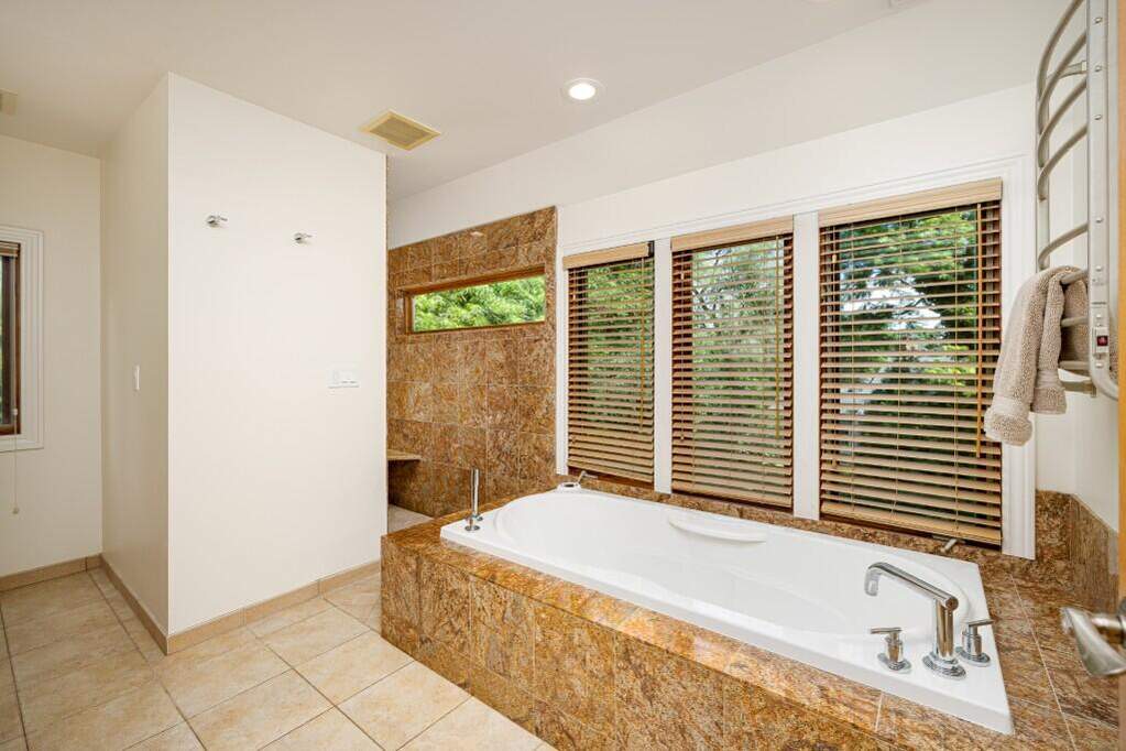 5 Bedroom Single Family Home/House's Image 33