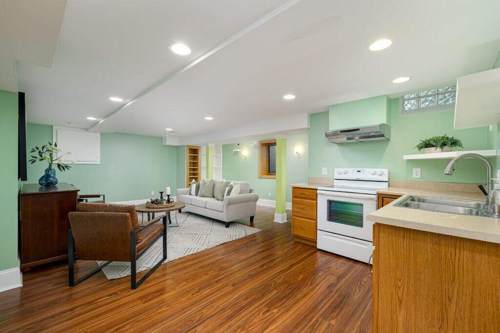 5 Bedroom Single Family Home/House's Image 47