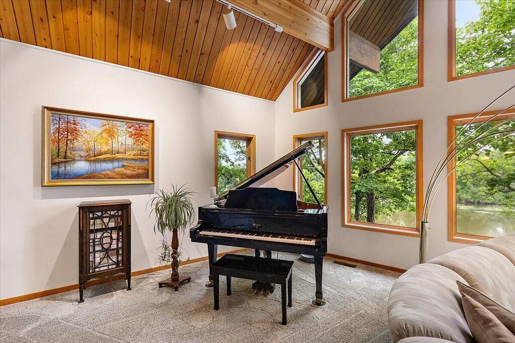 4 Bedroom Single Family Home/House's Image 16
