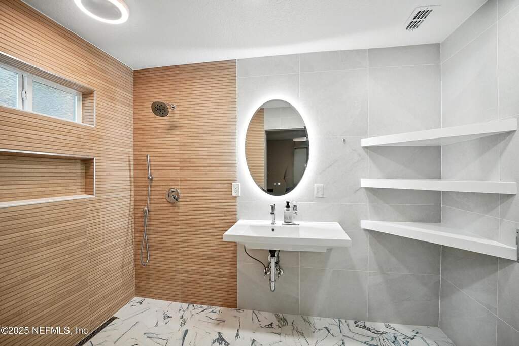4 Bedroom Single Family Home/House's Image 20