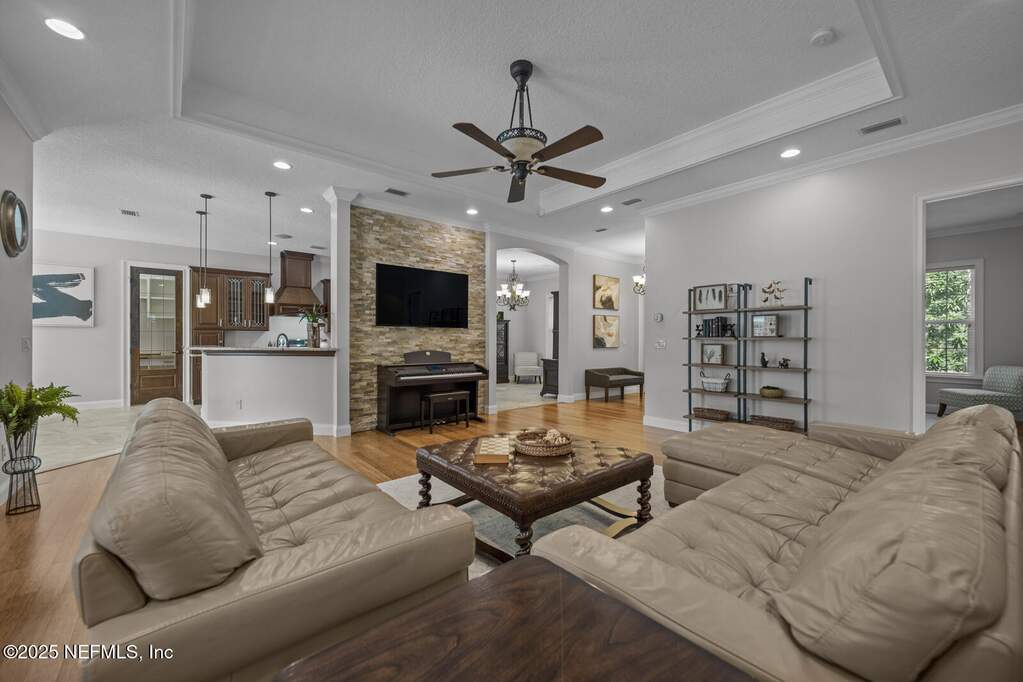 5 Bedroom Single Family Home/House's Image 7