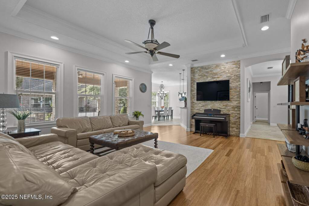 5 Bedroom Single Family Home/House's Image 6