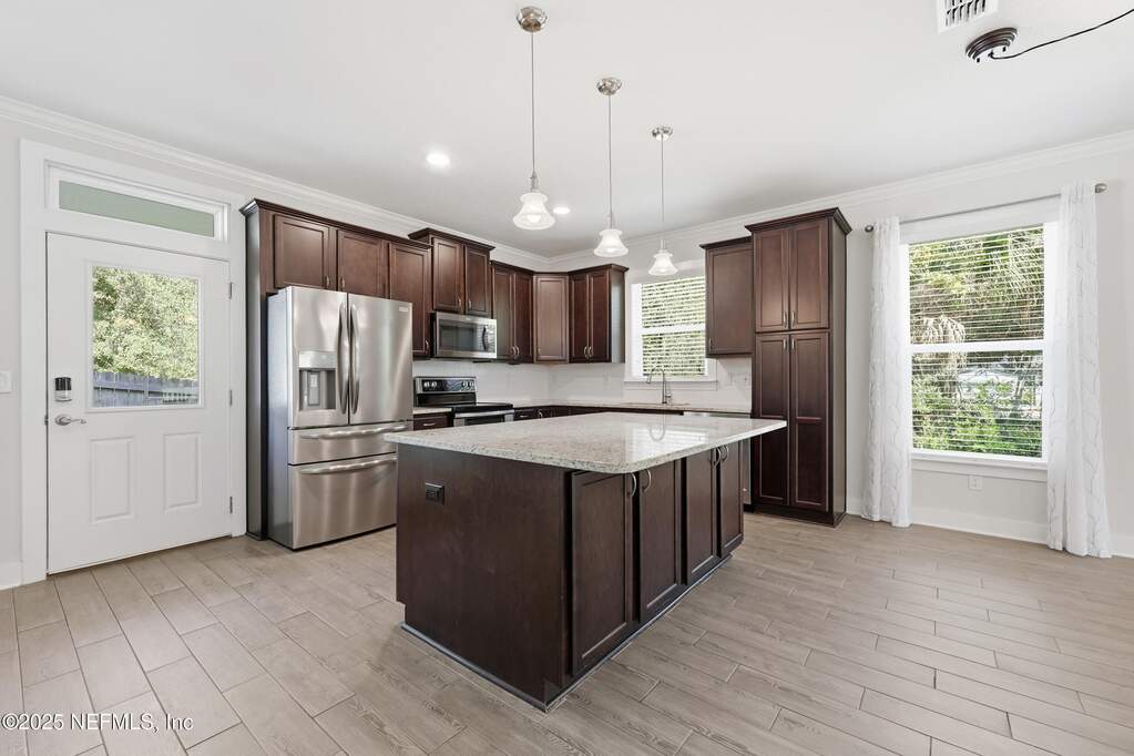 3 Bedroom Single Family Home/House's Image 8