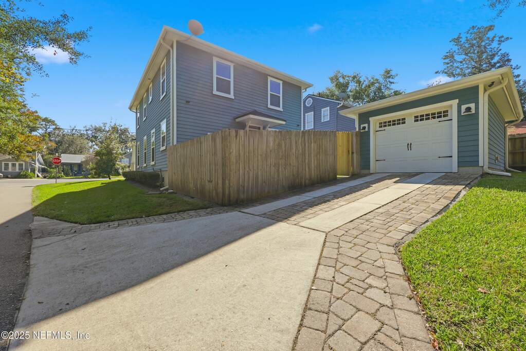 3 Bedroom Single Family Home/House's Image 38