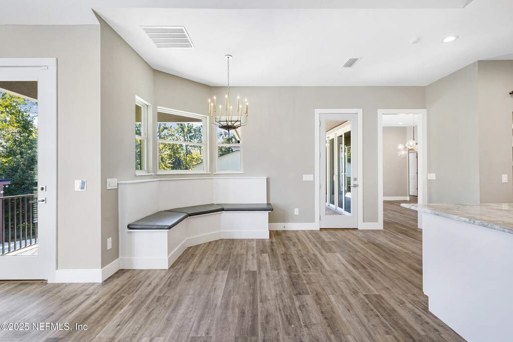 7 Bedroom Single Family Home/House's Image 12