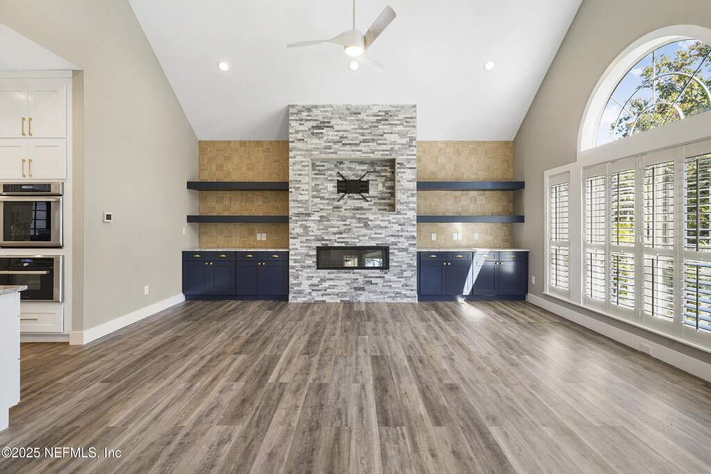 7 Bedroom Single Family Home/House's Image 14