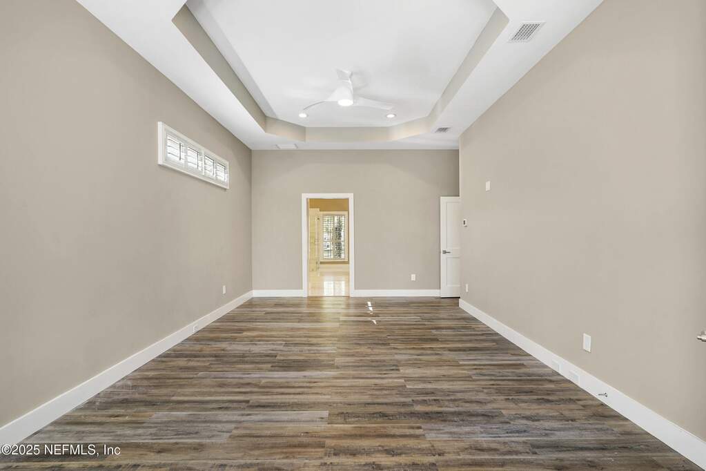 7 Bedroom Single Family Home/House's Image 19