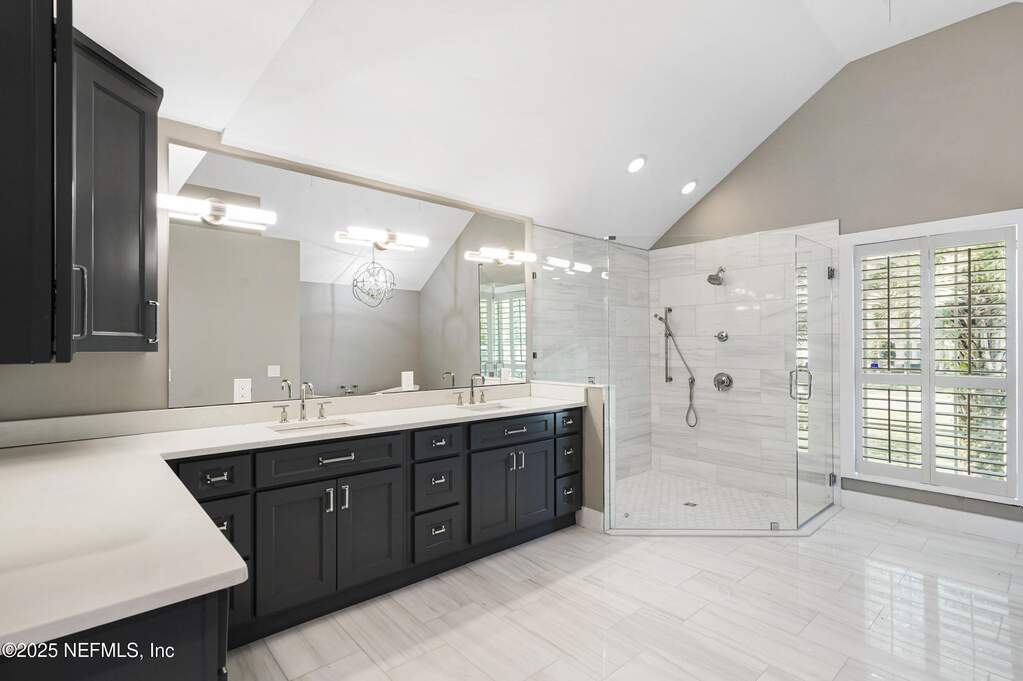 7 Bedroom Single Family Home/House's Image 22