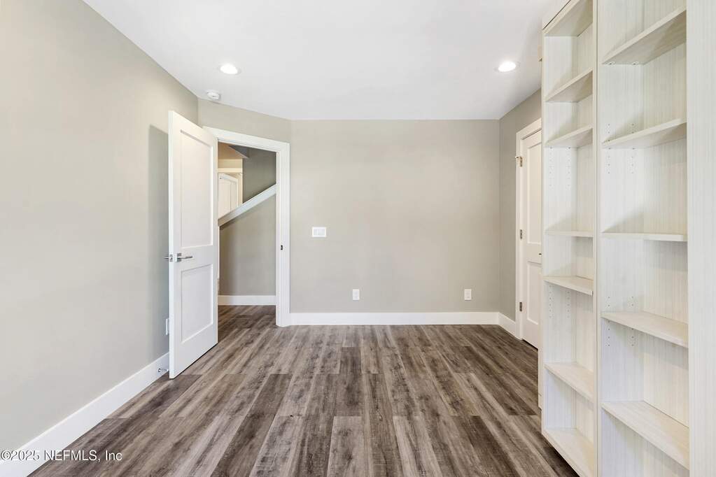 7 Bedroom Single Family Home/House's Image 26
