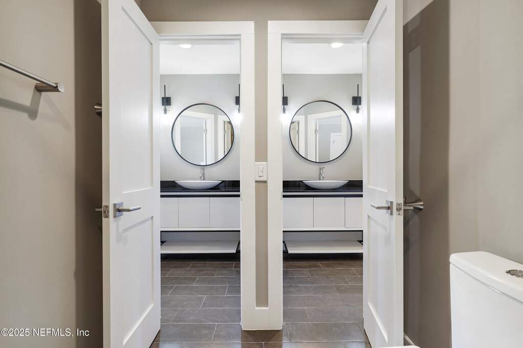 7 Bedroom Single Family Home/House's Image 28