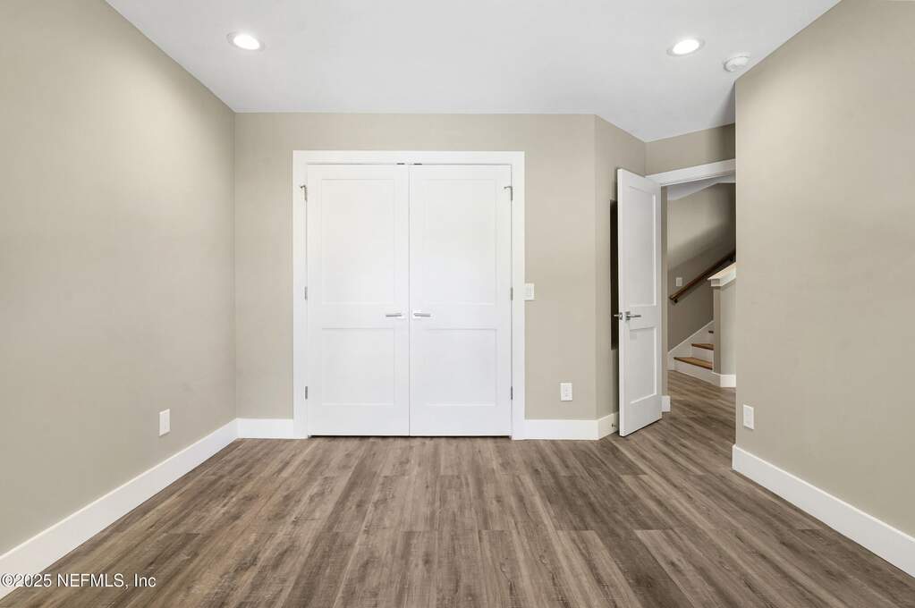 7 Bedroom Single Family Home/House's Image 30