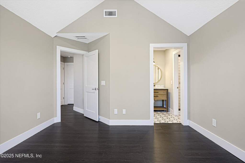 7 Bedroom Single Family Home/House's Image 37