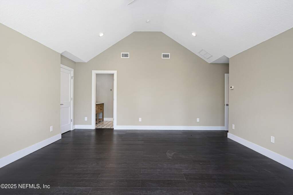 7 Bedroom Single Family Home/House's Image 44