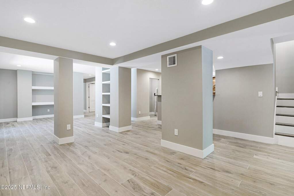 7 Bedroom Single Family Home/House's Image 47