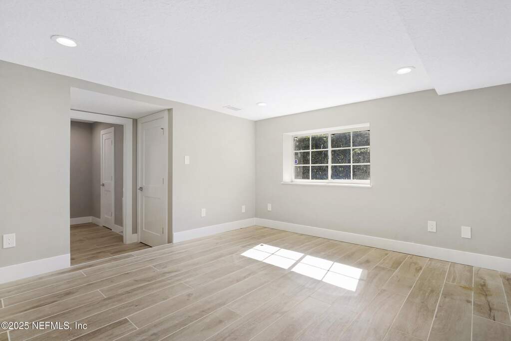 7 Bedroom Single Family Home/House's Image 57