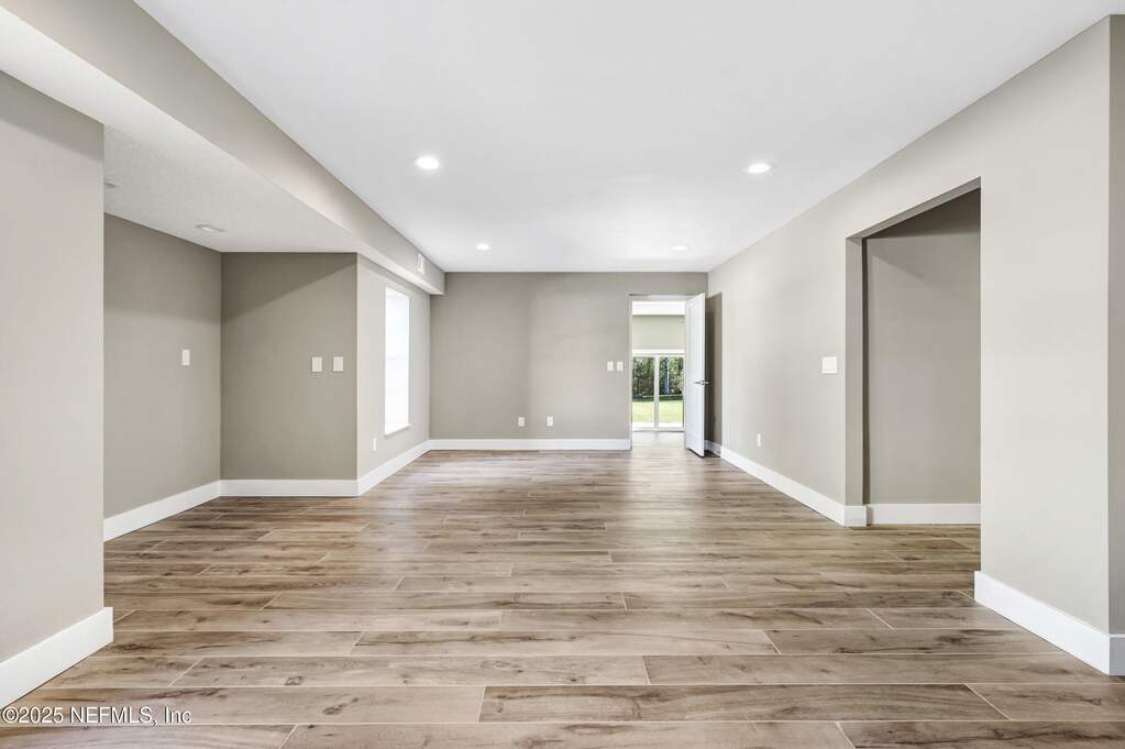 7 Bedroom Single Family Home/House's Image 65